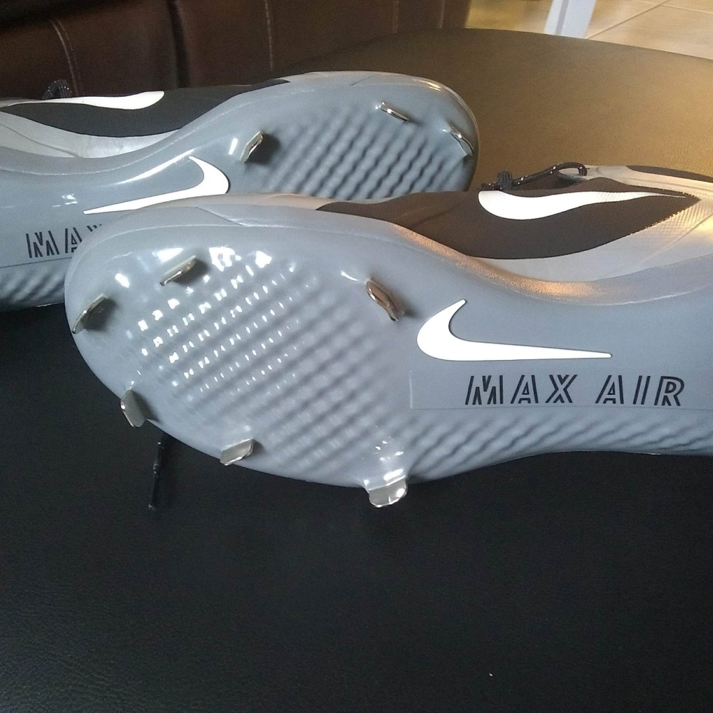 Nike Cleats - Picture 3 of 4